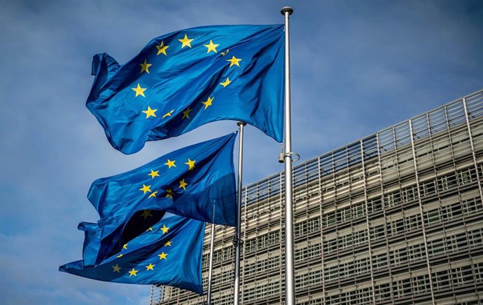 Archivo - FILED - 29 January 2020, Belgium, Brussels: European flags fly in front of the headquarters of the European Commission. European Parliament elections for 2024 are to take place from June 6 until June 9, representatives from the 27 EU member st