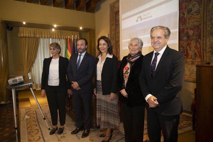 El presidente de la Diputación de Córdoba, Salvador Fuentes (dcha.), en la jornada técnica titulada 'El Patrimonio Andalusí como Valor Cultural, Turístico y Económico para el Futuro de la Provincia'.