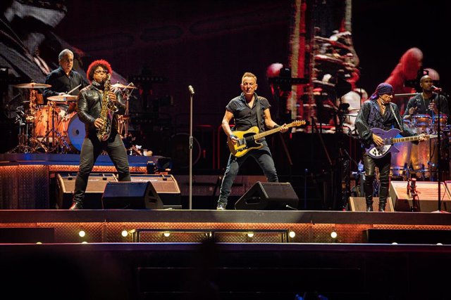 Archivo - El cantante Bruce Springsteen actúa en el Estadi Olímpic Lluís Companys de Barcelona, a 28 de abril de 2023, en Barcelona