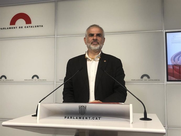 El presidente de Cs en el Parlament, Carlos Carrizosa, en una rueda de prensa