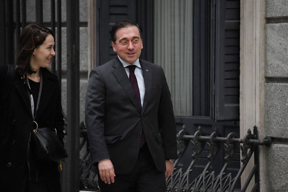 El ministro de Exteriores, Unión Europea y Cooperación en funciones, José Manuel Albares, a su llegada a la segunda sesión del debate de investidura de Pedro Sánchez como presidente de Gobierno