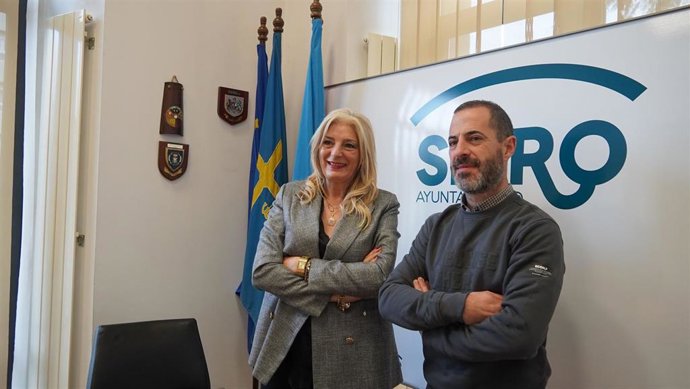 La concejala de Cultura de Siero, Aurora Cienfuegos y el alcalde de Siero, Ángel García.