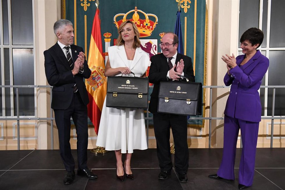 (I-D) El ministro de Interior, Fernando Grande-Marlaska; la hasta ahora ministra de Educación y Formación Profesional, Pilar Alegría y nueva ministra de Deporte y Portavoz del Gobierno; el hasta ahora ministro de Cultura y Deporte, Miquel Iceta y la nue