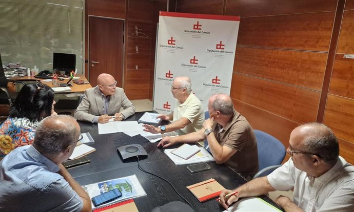 El Diputado del Común, Rafael Yanes, se ha reunido con representantes de la Plataforma 'Por el 5% para Educación en Canarias',