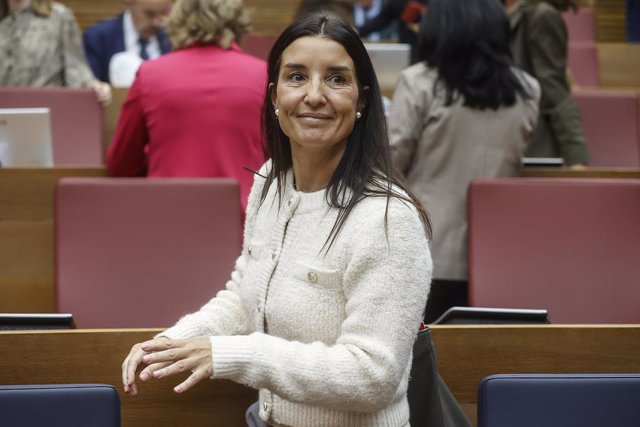 La consellera d'Hisenda, Ruth Merino, intervé durant un ple a Les Corts de València, a 20 de novembre de 2023, a València, Comunitat Valenciana (Espanya).