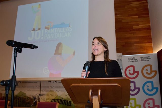 La vicepresidenta tercera y consejera de Vivienda, Juventud y Políticas Migratorias, Begoña Alfaro, inaugura las jornadas 'Jo! Pantallas'
