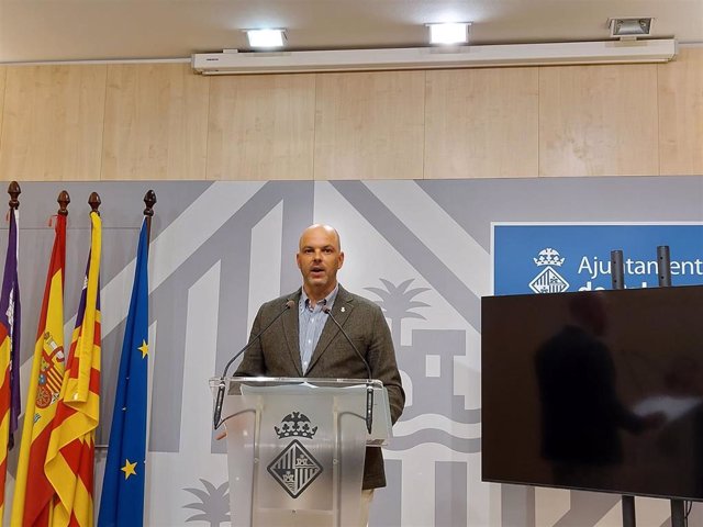El teniente de alcalde de Urbanismo, Vivienda y Proyectos Estratégicos de Cort, Oscar Fidalgo, en rueda de prensa