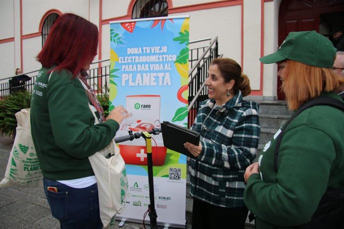 Alcalá (Sevilla) participa en la campaña Dona vida al planeta, que divulga reciclar aparatos eléctricos y electrónicos