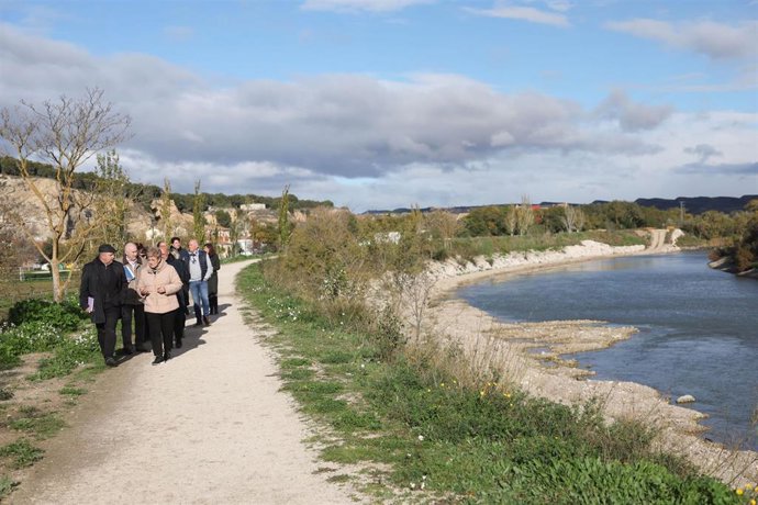 Paseo a orillas del río Arga a su paso por Falces.