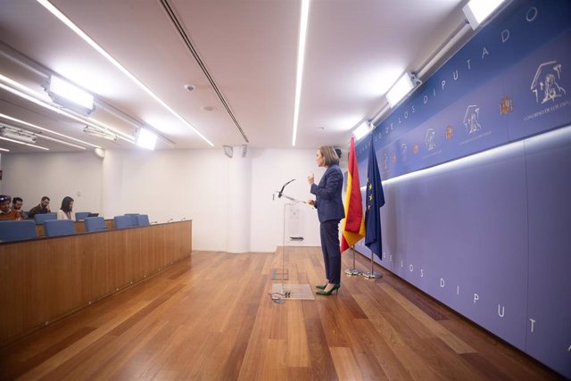 La portavoz del PP en el Congreso, Cuca Gamarra, durante una rueda de prensa posterior a la celebración de la Junta de Portavoces en el Congreso de los Diputados, a 14 de noviembre de 2023, en Madrid (España).