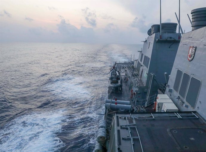 Archivo - Un buque de guerra estadounidense en el mar de China meridional