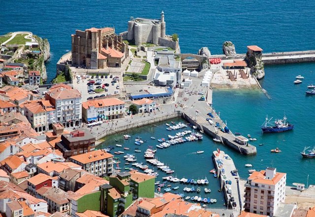 Archivo - Puerto de Castro Urdiales