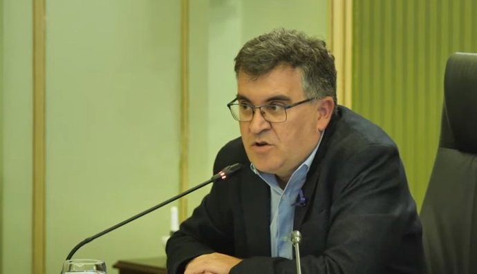 El conseller de Agricultura, Pesca y Medio Natural, Joan Simonet, en comparecencia en el Parlament.