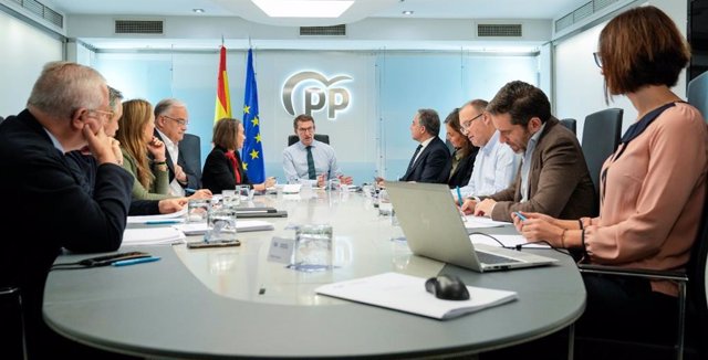 El líder del PP, Alberto Núñez Feijóo, preside la reunión del comité de dirección del PP. En Madrid, a 20 de noviembre de 2023.