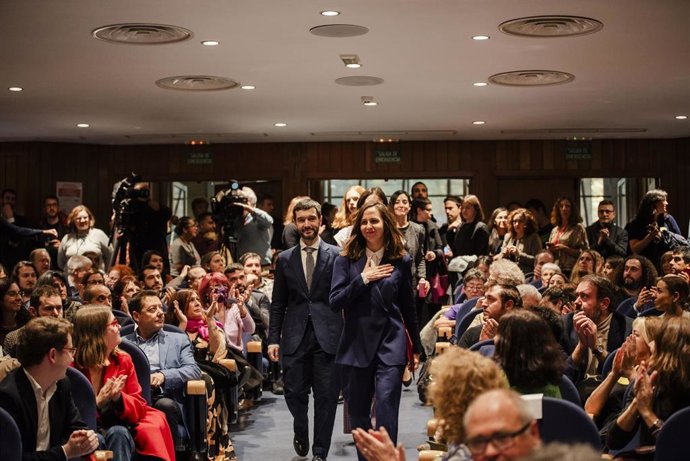 La hasta ahora ministra de Derechos Sociales, Ione Belarra, a su llegada para el traspaso de su cartera al exdiputado Pablo Bustunduy, en la sede del Ministerio de Derechos Sociales, a 21 de noviembre de 2023, en Madrid (España). 