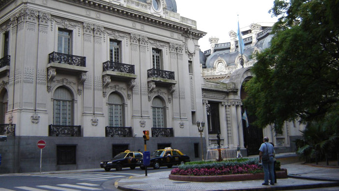 Archivo - Argentina expresó preocupación por la crisis política en Perú