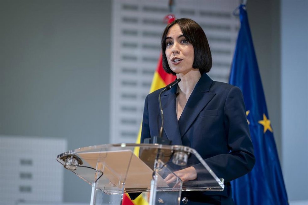 La hasta ahora ministra de Ciencia e Innovación en funciones, Diana Morant, interviene durante el traspaso de la cartera de Universidades, en la sede del Ministerio de Ciencia y Universidades, a 21 de noviembre de 2023, en Madrid (España). En el segundo