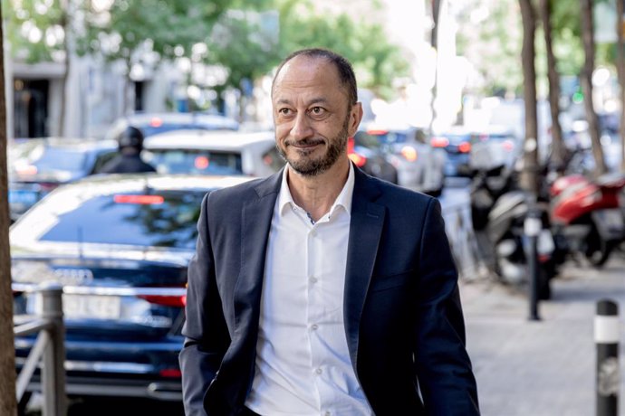Archivo - El vicepresidente primero del Congreso de los Diputados, Alfonso Rodríguez Gómez de Celis (PSOE), a su llegada a la Comisión Ejecutiva Federal del PSOE, en la sede de Ferraz, a 30 de agosto de 2023, en Madrid (España). (Foto de archivo).