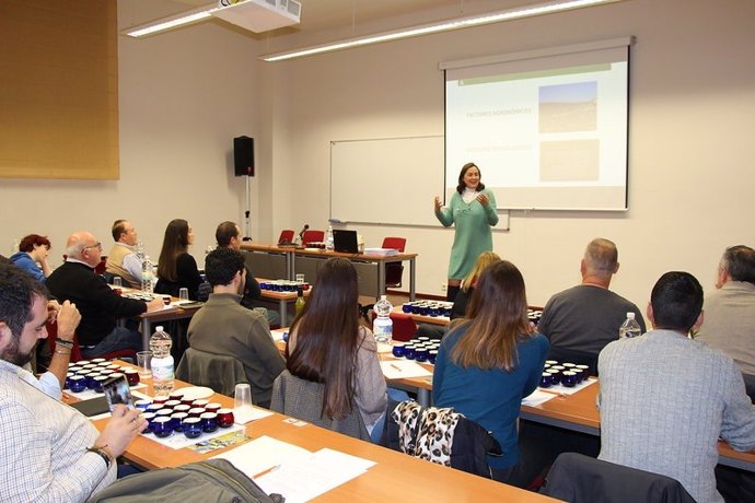 La investigadora del Ifapa María Paz Aguilera, en la Jornada de Cata de aceite de oliva virgen extra.