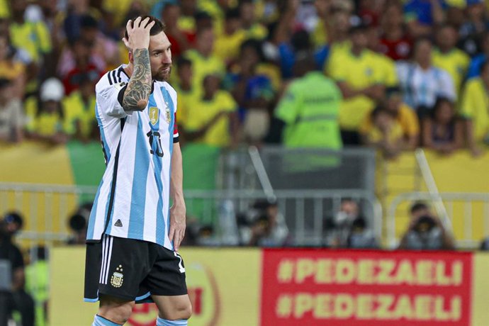 21 November 2023, Brazil, Rio De Janeiro: Argentina's Leonel Messi reacts during the FIFA World Cup 26 Qualifiers soccer match between Brazil and Argentina at the Maracana Stadium. Photo: Leco Viana/TheNEWS2 via ZUMA Press Wire/dpa
