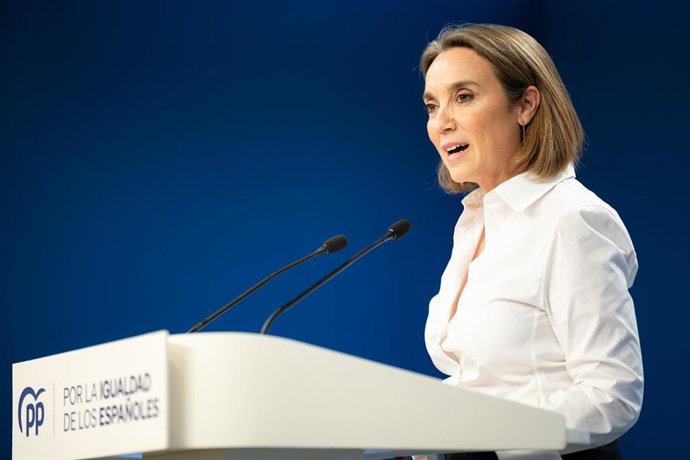 La secretaria general del Partido Popular, Cuca Gamarra, durante una rueda de prensa tras una reunión urgente del Comité de Dirección del Partido Popular, a 10 de noviembre de 2023, en Madrid (España)