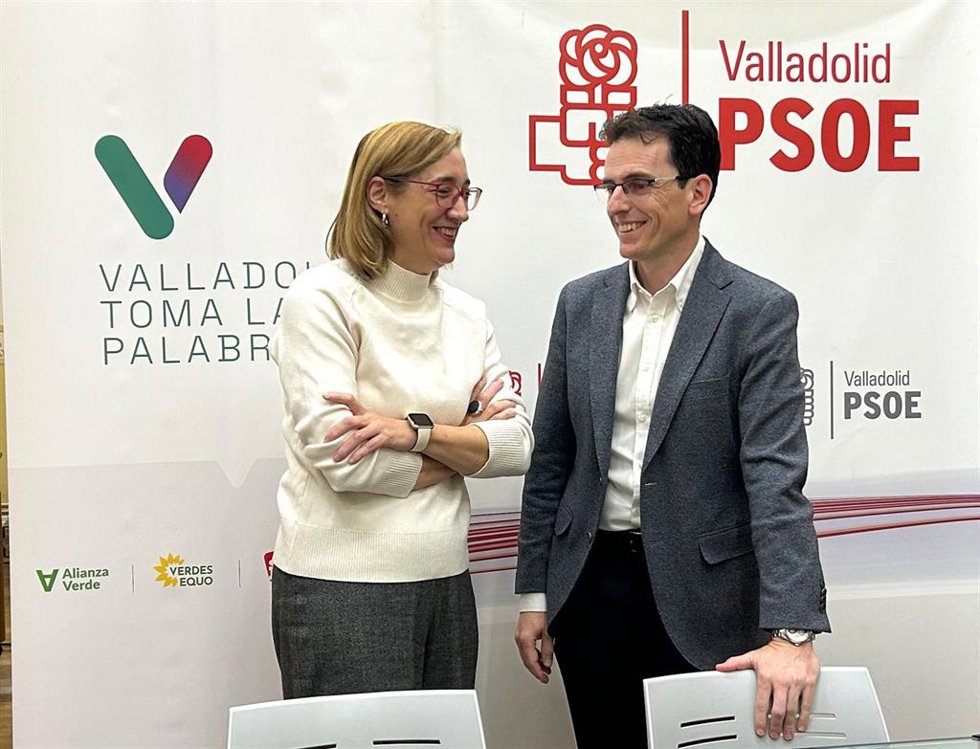 Los portavoces en el Ayuntamiento de VTLP, Rocío Anguita, y PSOE, Pedro Herrero.