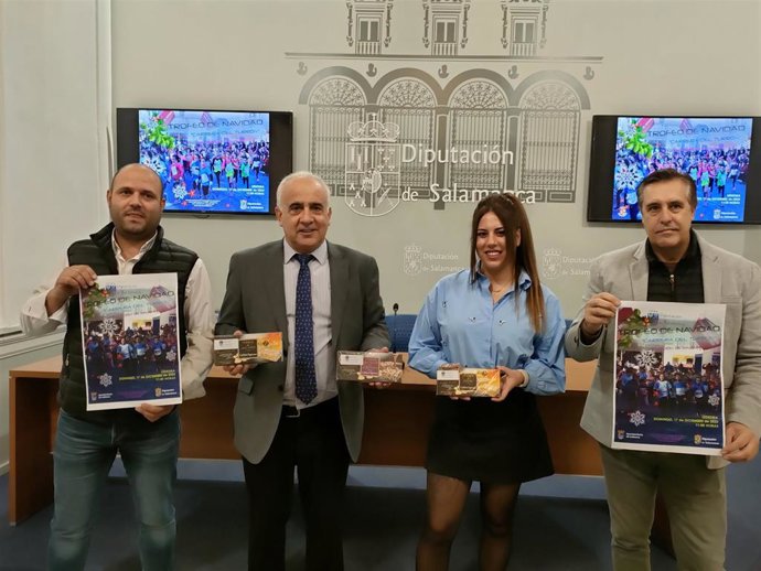 Presentación de la 'Carrera del Turrón' de Ledesma (Salamanca) con la presencia de Esteban Pérez, Jesús María Ortiz, Alexia Rivas y Casimiro Blanco, de izquierda a derecha