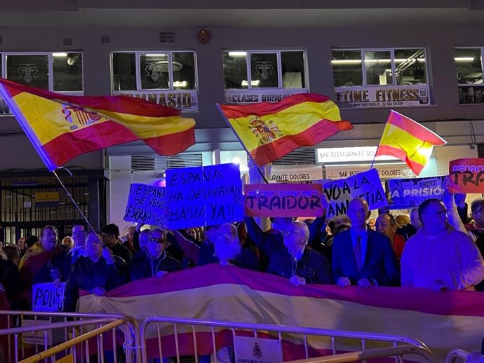 Protesta ante la sede del PSPV