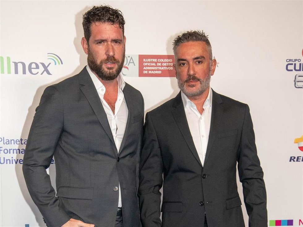 Kiko Hernández y Fran Antón asisten al acto que conmemora el XXV aniversario del diario La Razón