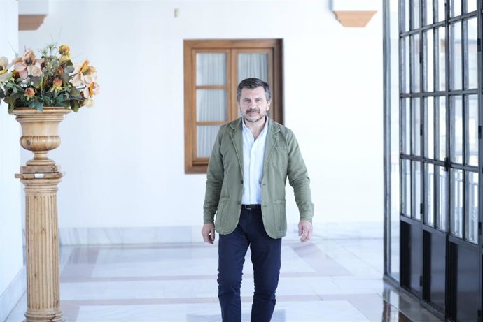 El portavoz del PP en el Parlamento de Andalucía, Toni Martín, este miércoles antes de comenzar su rueda de prensa.