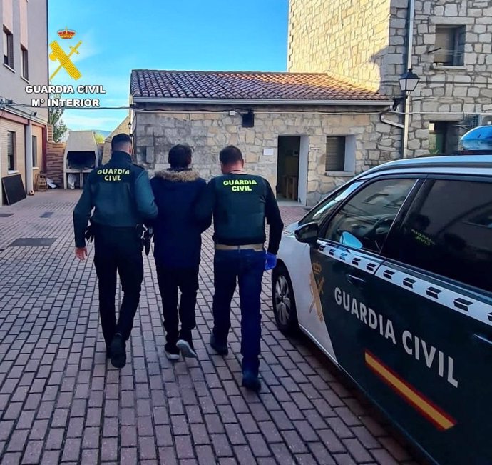 Detenido por diez delitos de robo con fuerza en Las Navas del Marqués (Ávila)