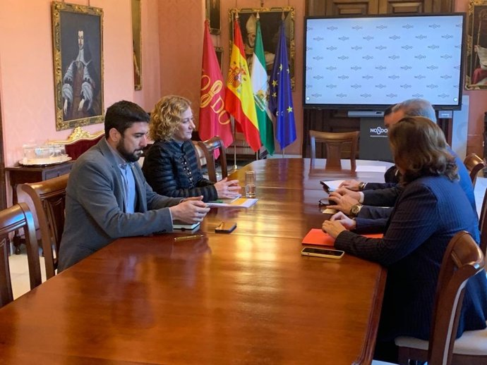 Reunión de Podemos-IU con el equipo de gobierno para abordar el tema de los presupuestos.
