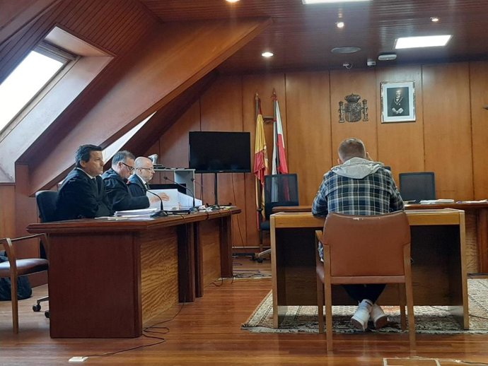 Juicio contra el acusado de asesinar a su casera en Santander.