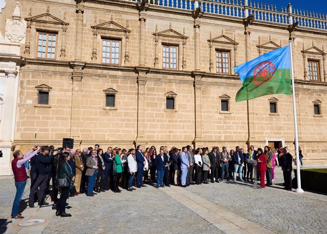 Lectura de manifiesto e izado de bandera para conmemorar el Día del Pueblo  Gitano