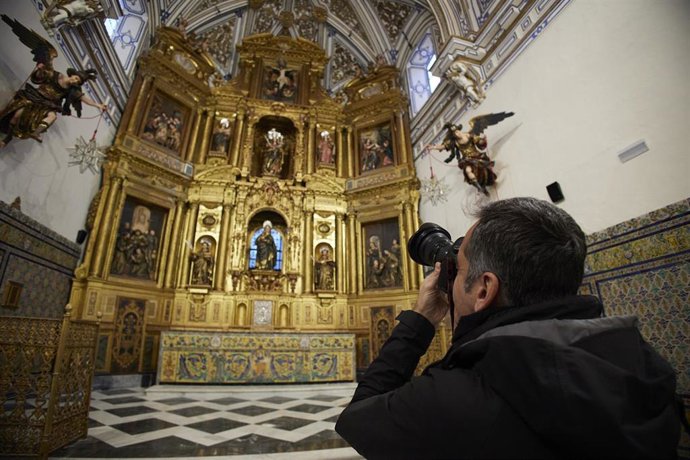 Archivo - Detalle del retablo mayor obra de Juan Martínez Montañez durante la visita para mostrar la finalización de la obras de restauración de la Iglesia de Santa Clara, a 8 de febrero de 2023 en Sevilla (Andalucía, España). 