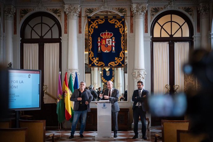 El Alcalde, Francisco De La Torre, Junto Al Edil Delegado De Vivienda, Francisco Pomares, Presenta El Estudio Municipal Del Índice Del Precio Del Alquiler De Viviendas De La Ciudad De Málaga Del Año 2023.