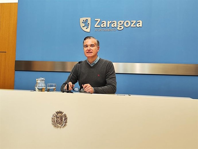 El consejero municipal de Urbanismo, Víctor Serrano, en rueda de prensa