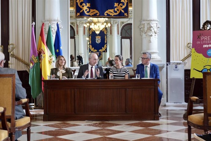 Presentación de la obra 'Nana de Luna Llena', ganadora del XIV Premio de Literatura Infantil Ciudad de Málaga