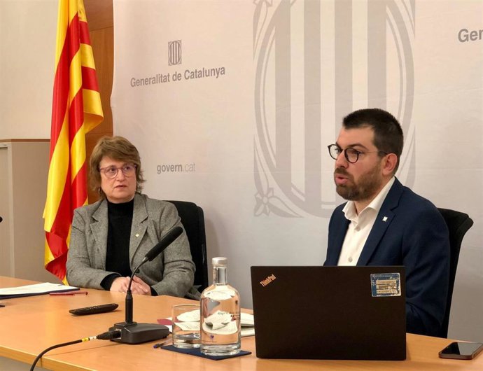 La consellera de Educación, Anna Simó, y el director general de Innovación Educativa, Digitalización y Currículum, Joan Cuevas