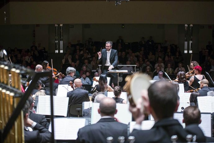 Archivo - LA OV Y JOSEP VICENT INTERPRETAN OBRAS QUE OSCILAN ENTRE EL AKELARRE SINFÓNICO DE MÚSORGSKI Y EL FATUM DE CHAIKOVSKI