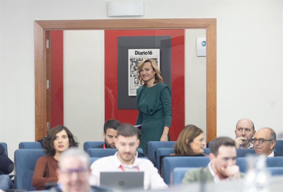 La portavoz del gobierno y ministra de Educación, Formación Profesional y Deporte, Pilar Alegría, a su llegada a una rueda de prensa posterior a la reunión del Consejo de Ministros, en el Palacio de la Moncloa, a 22 de noviembre de 2023, en Madrid.