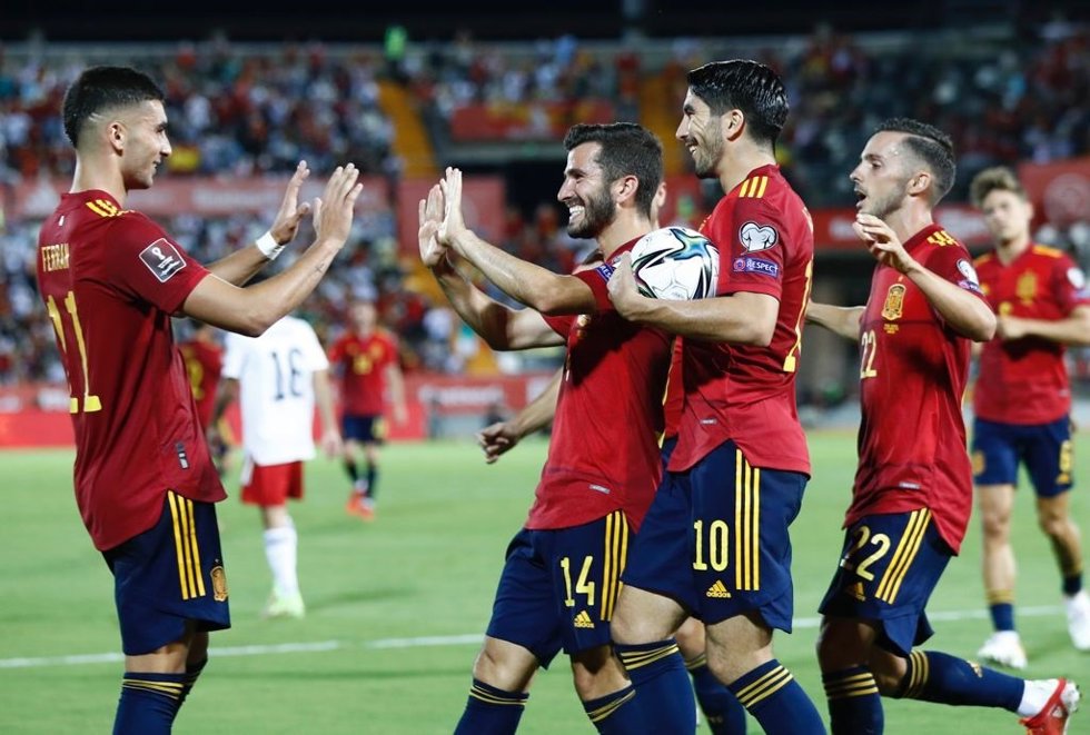 Archivo - Los jugadores de la Selección española celebran un gol ante Georgia.