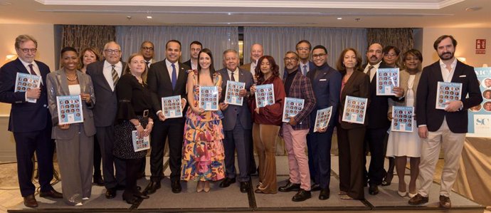 Participantes del evento de la revista Soy Caribe Premium que presenta una edición especial dedicada a la integración de la comunidad dominicana en España.