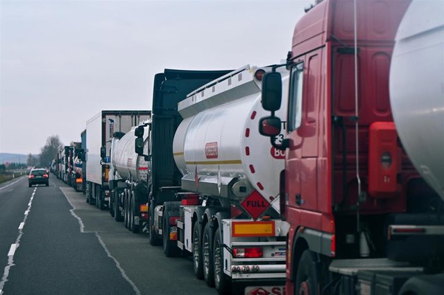 Transportistas polacos bloqueando el paso fronterizo con Ucrania