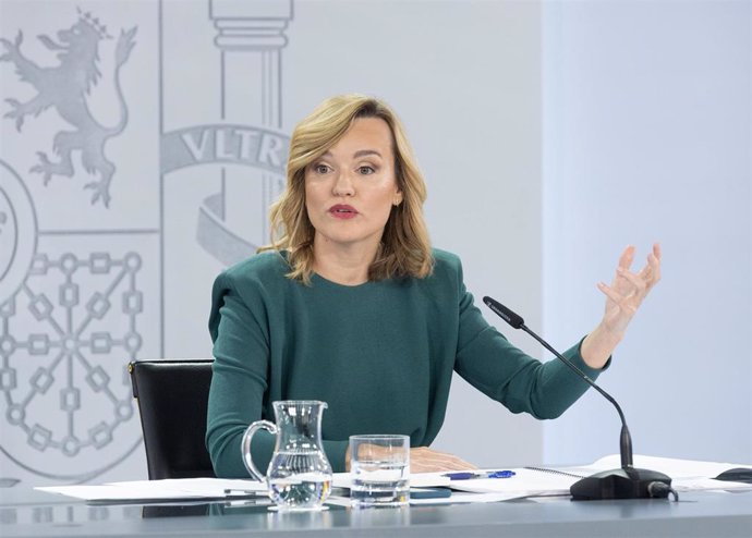 La portavoz del gobierno y ministra de Educación, Formación Profesional y Deporte, Pilar Alegría, ofrece una rueda de prensa posterior a la reunión del Consejo de Ministros, en el Palacio de la Moncloa, a 22 de noviembre de 2023, en Madrid (España).