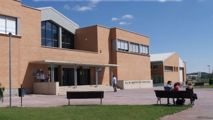 Archivo - Edificio Ronda de la EUPLA, en La Almunia (Zaragoza)