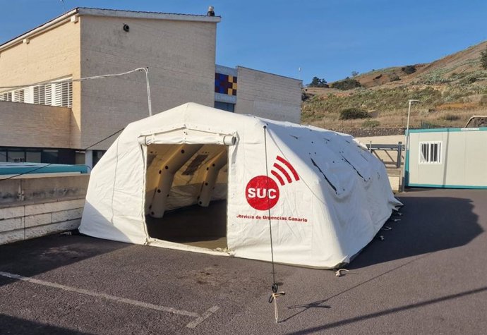 El SCS instala un hospital de campaña anexo al Hospital Ntra. Sra. De los Reyes para reforzar la asistencia a migrantes en El Hierro