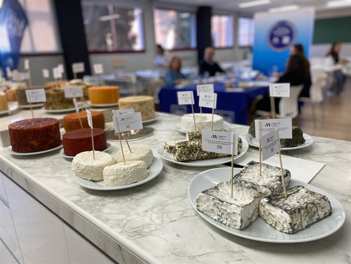Una decena de queserías y 51 tipos de queso han participado en esta edición del concurso que se ha fallado este miércoles en un acto celebrado en la Facultad de Turismo de la Universidad de Málaga.
