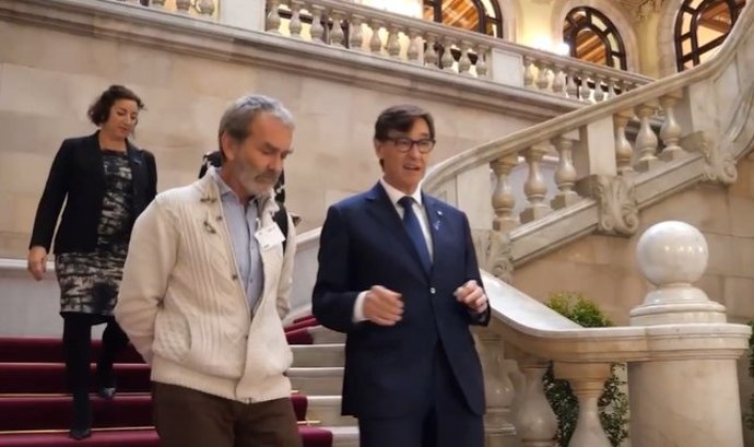 El primer secretario del PSC, Salvador Illa, ha mantenido un encuentro este miércoles con el director del Centro de Coordinación de Alertas del Ministerio de Sanidad, Fernando Simón.