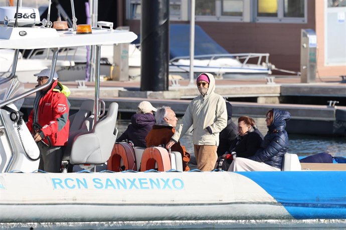 Carlos Zurita y la Infanta Margarita navegando, a 22 de noviembre de 2023, en Sanxenxo (España).